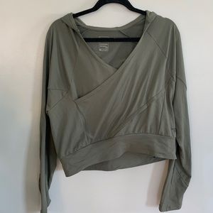 BRAND NEW NORTH FACE crop hoodie